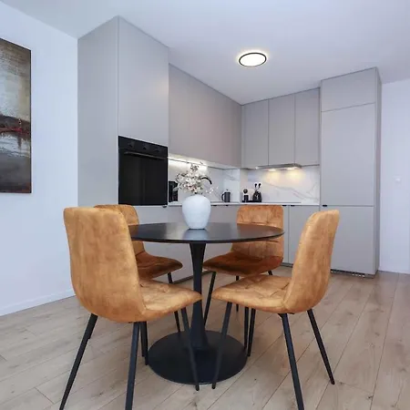 아파트 Modern Near & Free Parking & Easy Access 브라티슬라바