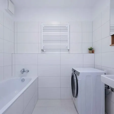Modern Near & Free Parking & Easy Access Apartmán *