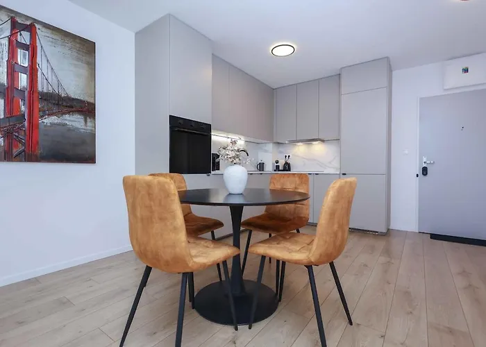 Apartment Modern Near & Free Parking & Easy Access Bratislava