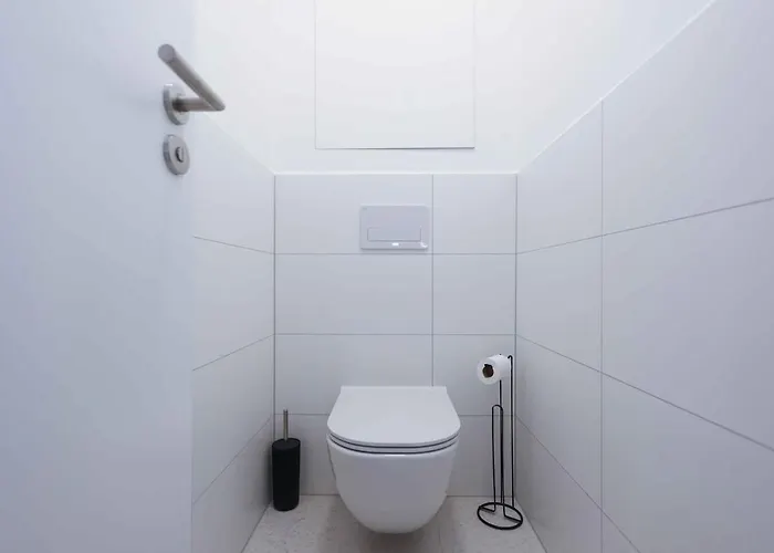 Modern Near & Free Parking & Easy Access Apartment