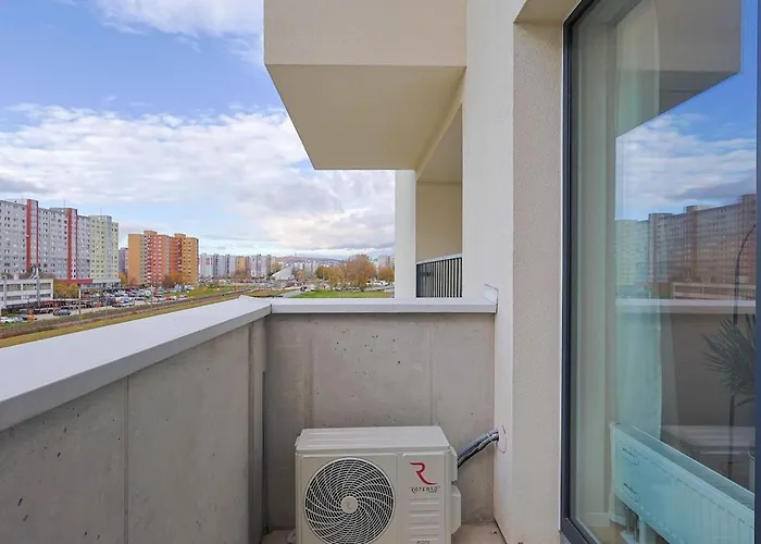 Modern Near & Free Parking & Easy Access Апартаменты Братислава