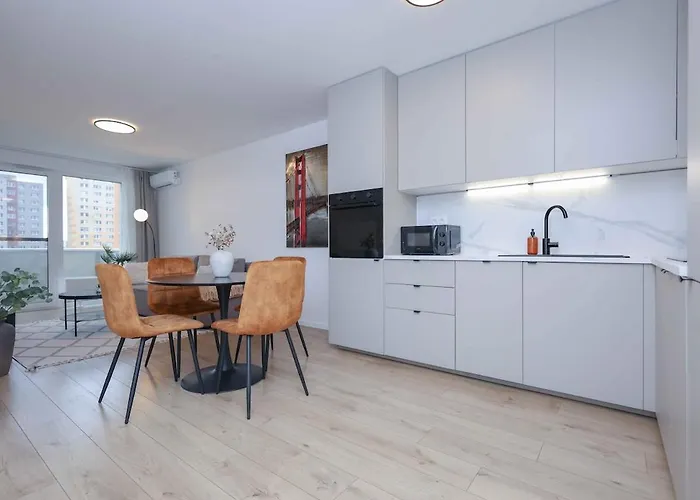 Modern Near & Free Parking & Easy Access Apartment