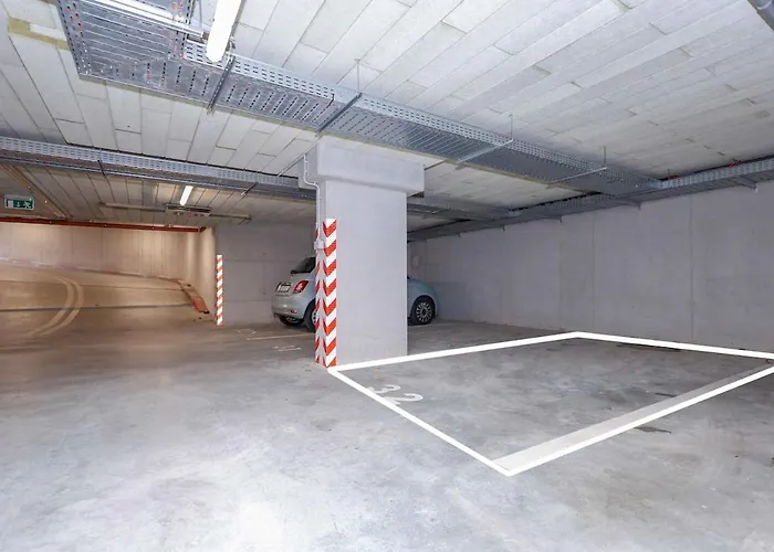 Modern Near & Free Parking & Easy Access Апартаменты *