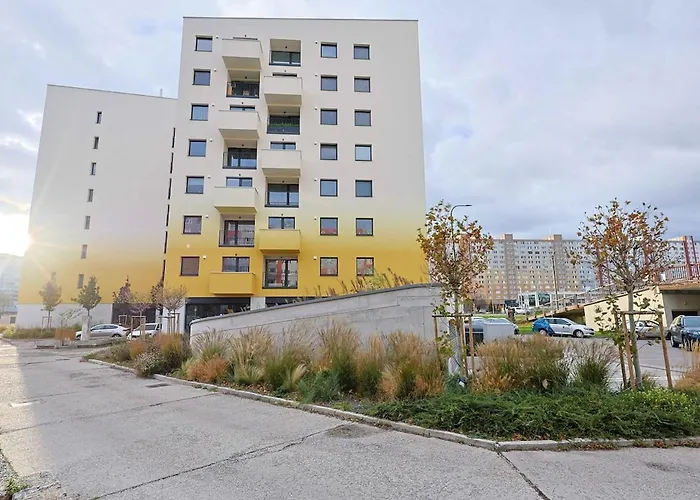 Modern Near & Free Parking & Easy Access Апартаменты Братислава