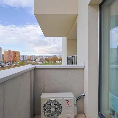 Modern Near & Free Parking & Easy Access Appartement Bratislava