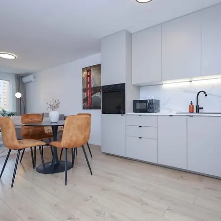 Modern Near & Free Parking & Easy Access Appartement